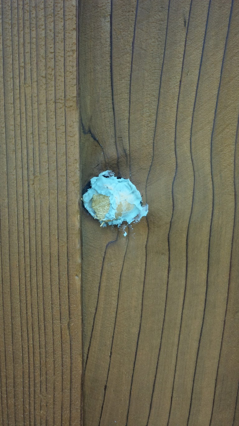 How to Fill Knot Holes in a Privacy Fence Tyrone Phillips 