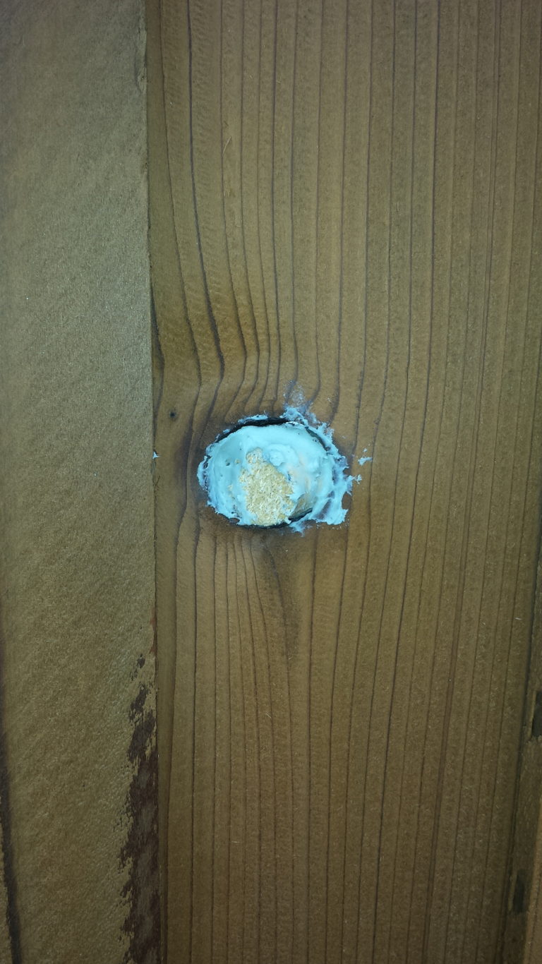 How to Fill Knot Holes in a Privacy Fence Tyrone Phillips 